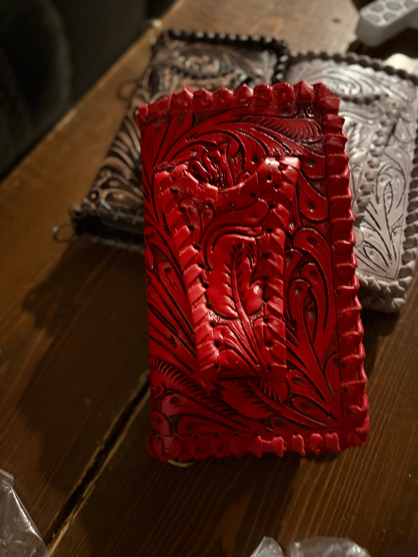 Deep carve diva clutch