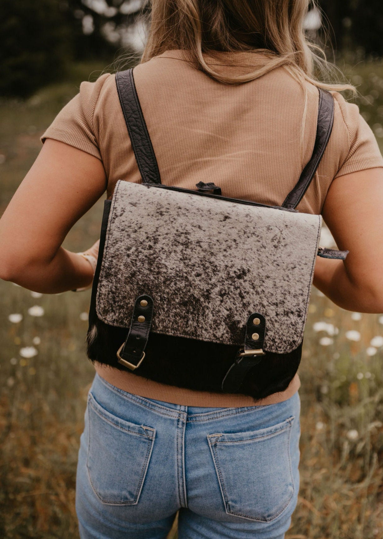 Sling and backpack 2 in 1 cowhide bad with concealed carry pocket