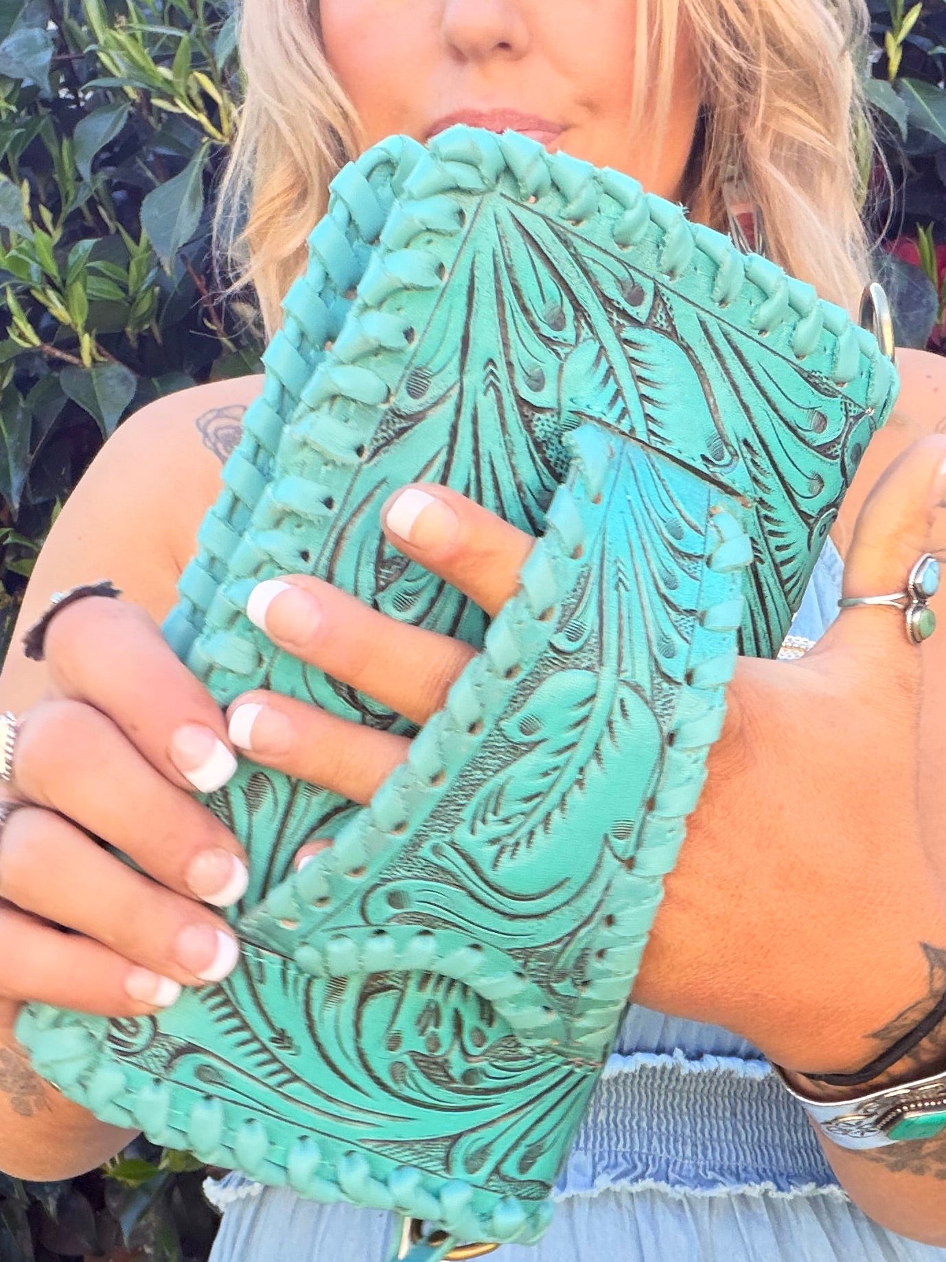 Deep carve diva clutch