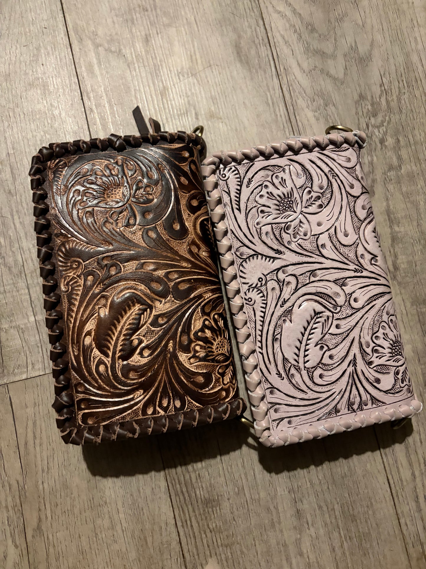 Deep carve diva clutch