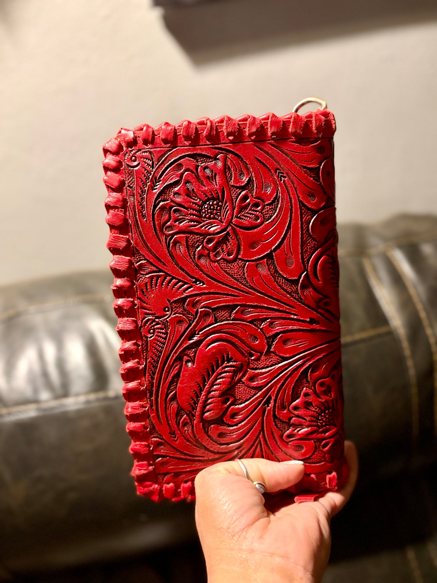 Deep carve diva clutch