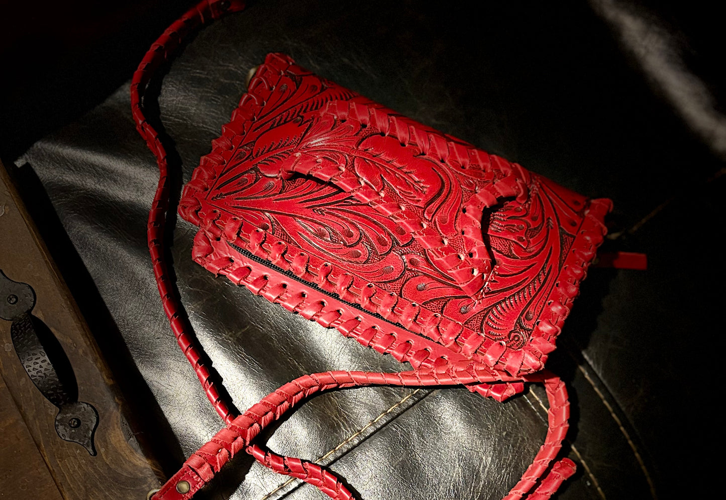 Deep carve diva clutch