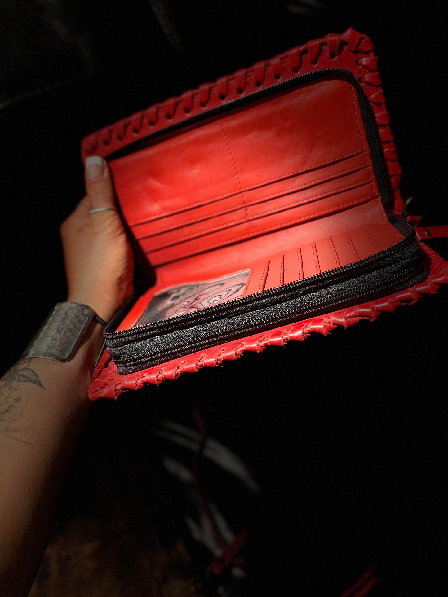 Deep carve diva clutch