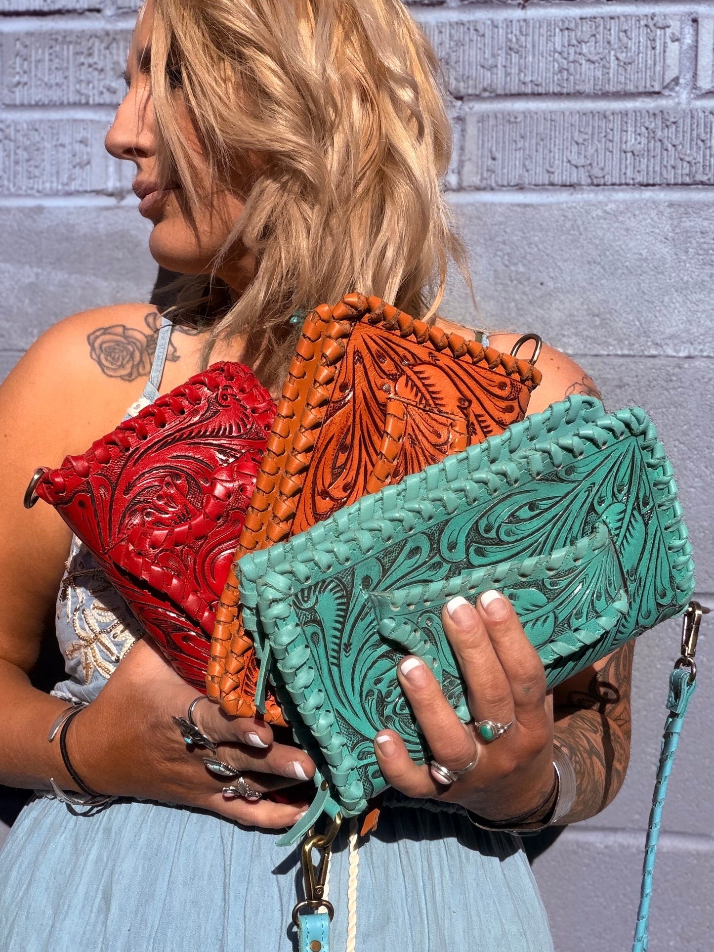Deep carve diva clutch