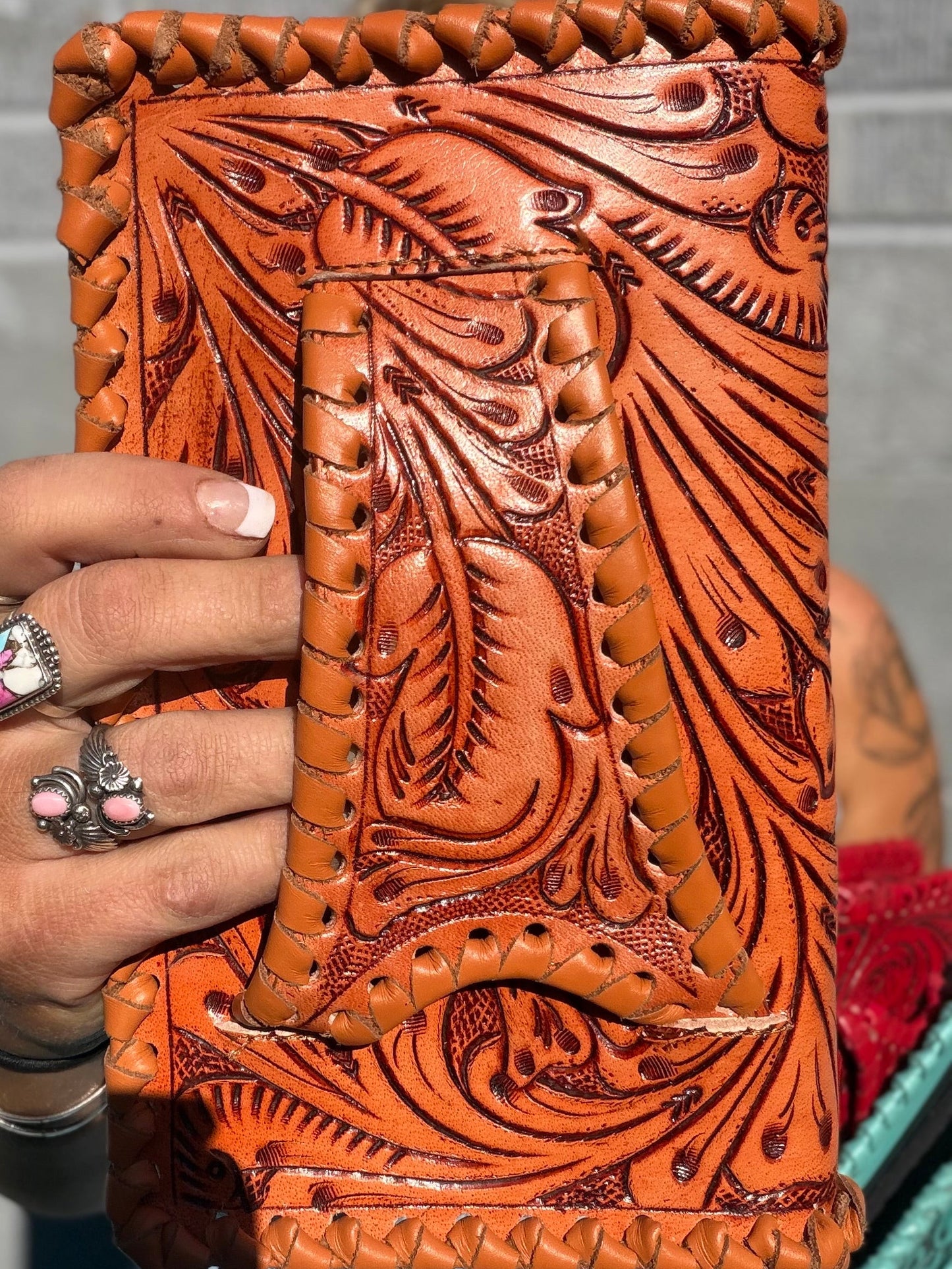 Deep carve diva clutch
